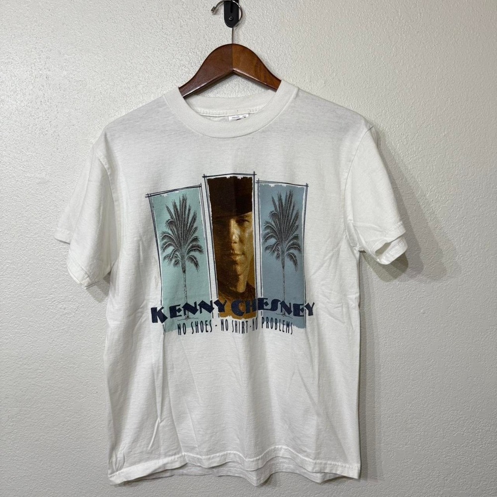 Kenny Chesney  T-shirt ragged size medium